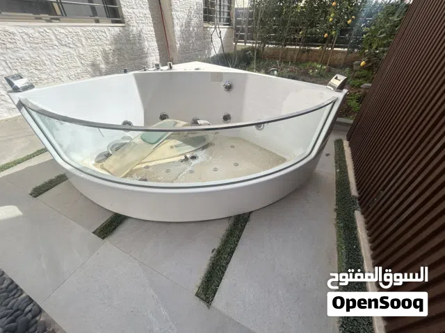 جاكوزي بحالة الوكاله كامل معداته