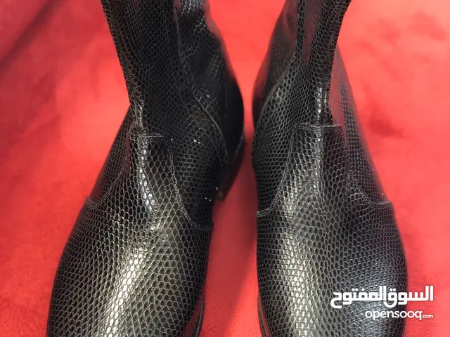 44 Casual Shoes in Al Dakhiliya