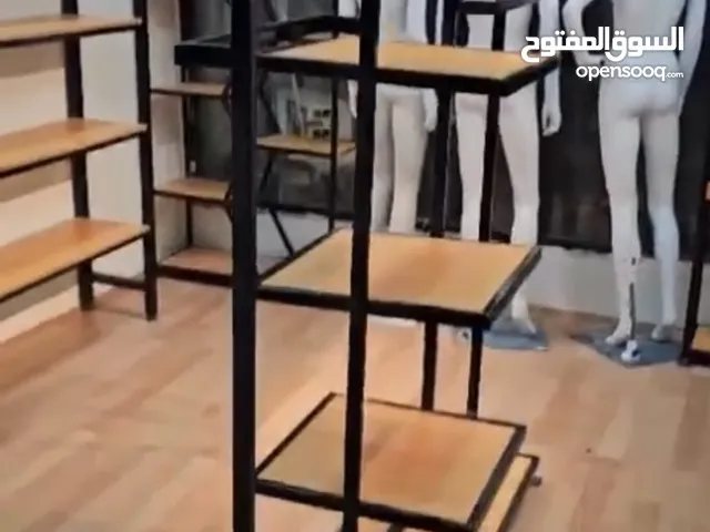 تصفيــــة تجهيزات محل ملابس حريمي كامل للبيع بأسعار مميزة