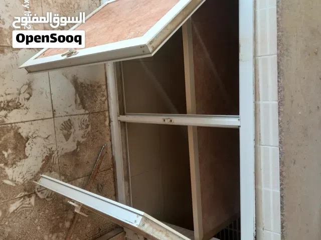 سدات مطابخ بحاله جيده وتم فك القطع جديده لا يوجد خدوش فيهن  امورهن طيبه صالحه للمطابخ