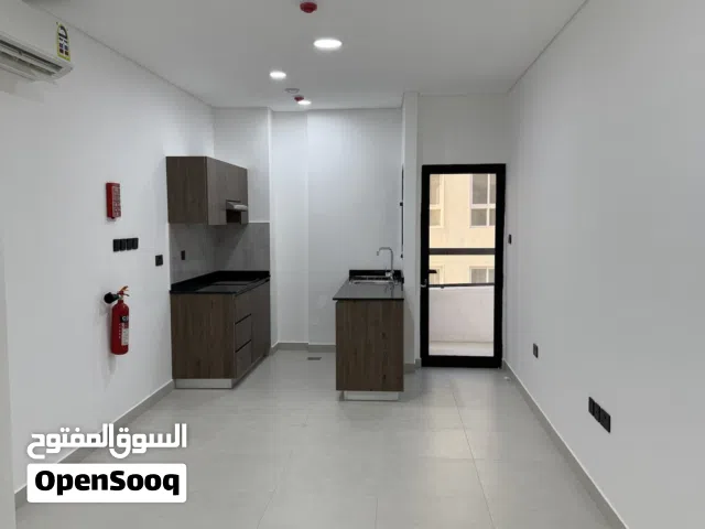 1BHK apartment in the heart of Muscat شقة غرفة وصالة في العذيبة جنب محطة شل ع الشارع العام