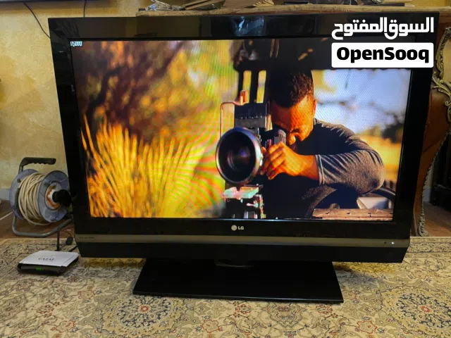 شاشة ال جي  LG حجم 42 بوصة  السي دي  LCD  مع قاعدتها الارضية  من دون ريموت  السعر 80 دينار  عمان الي