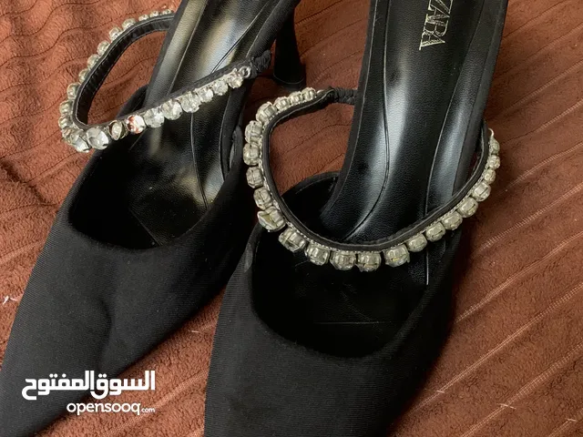 كعوب بأسعار مختلفه