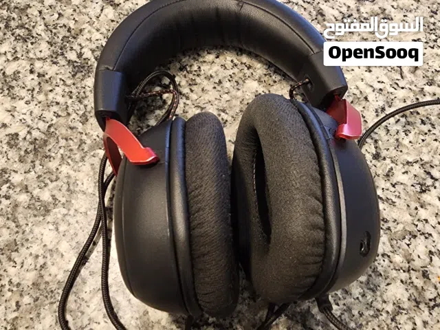 سماعتين hyperx و logitech