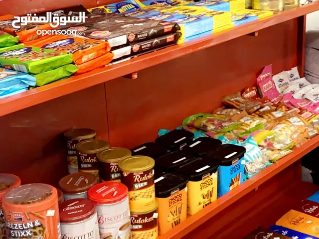 مشروع كشك حلويات جاهز مع الرخصه والموظفه للبيع في البوادي مول