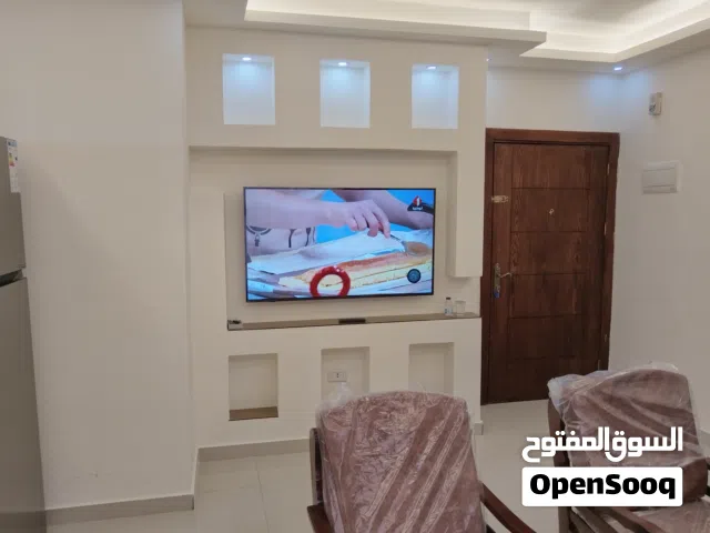 ستوديو غرفتين نوم مقابل البوابة الرئيسية للجامعة الاردنية خلف فندق جراسا موقع رائع لطلاب الجامعات