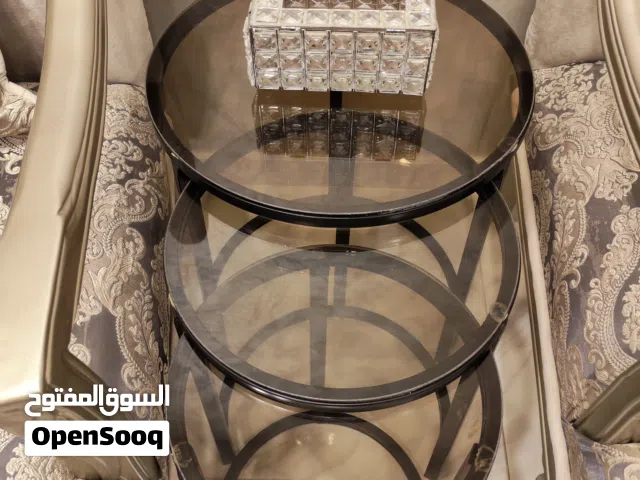 طاولات ثلاثية استعمال بسيط جدااا بحالة الوكالة للبيع