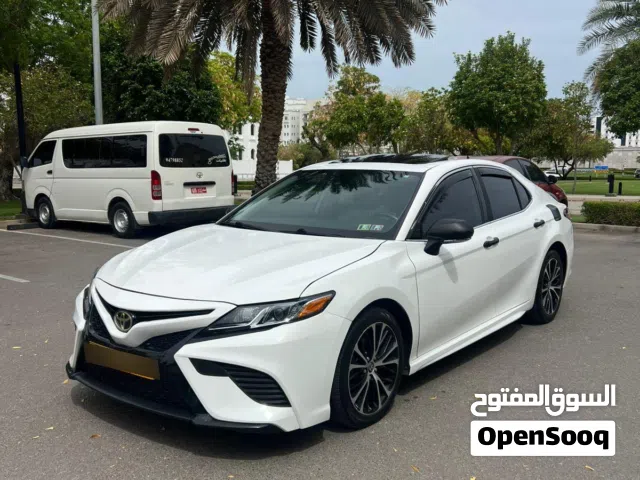 2020 تويوتا كامري SE