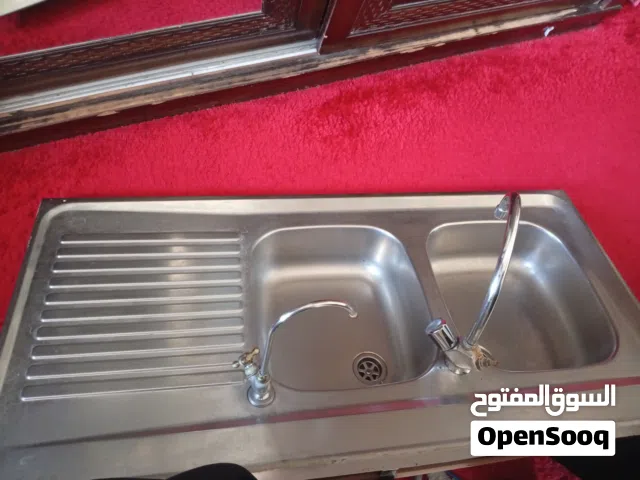 مجلى ستانلس ستيل مع الخلاطات المركبه استعمال خفيف بحال الجديد