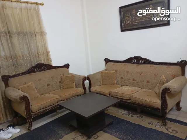 طقم كنب 7 مقاعد بحالة ممتازة مش هابطات