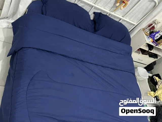 سرير من ايكيا مستعمل نظيف جداً