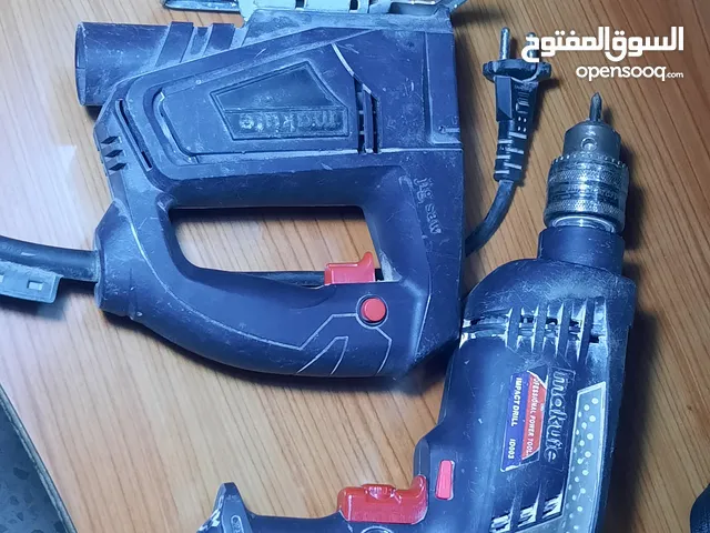 دريل وتخريقة ماكوتي الأصلي شغالات مية بالمية وشنطة عدة كبيرة وبتفتح عدة طبقات بتوسع كثير عدة بحدددد