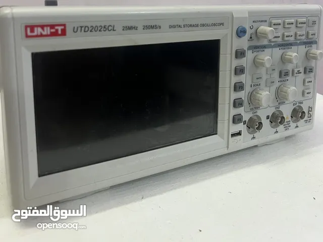 هذا الجهاز (Digital Storage Oscilloscope) من نوع:  UNI-T UTD2025CL