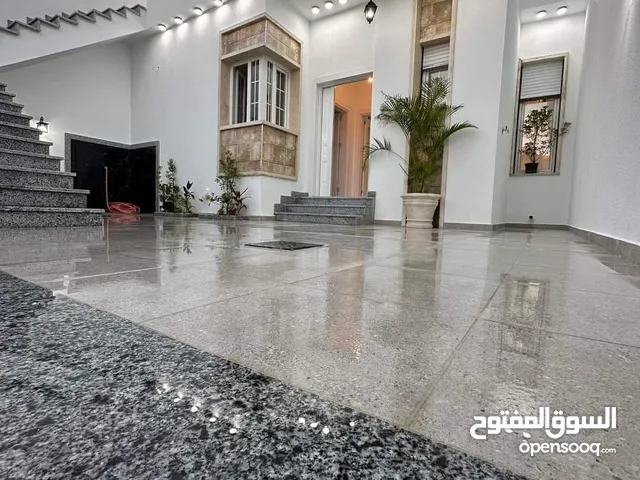 160 m2 4 Bedrooms Villa for Sale in Tripoli Ain Zara