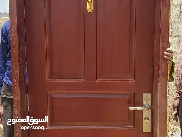 أبواب خشب تركي مستخدم نظيف