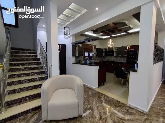 طريق المطار فيلا للبيع ولي العهد