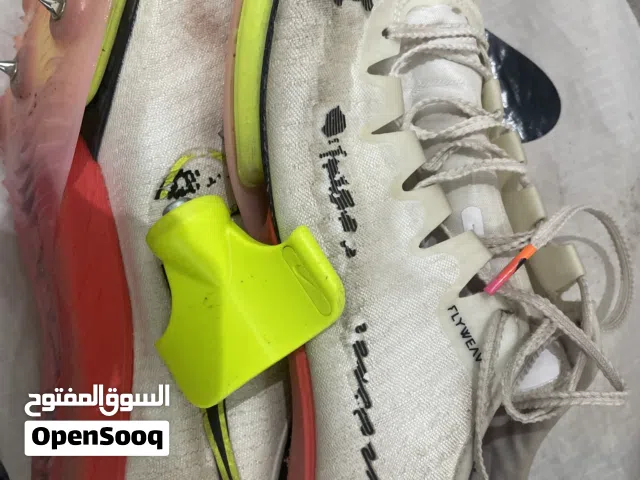سبايكس Zoom مقاس 42.5يبي له تنضيف وياه شنطه ويا مفك البراغي الاصلي ماله