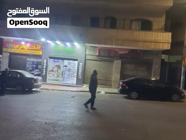 بابيين على الشارع العام