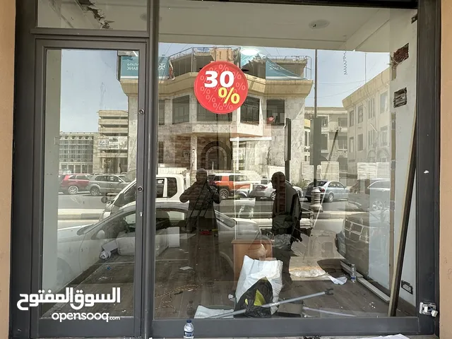 باب ألمنيوم نظيف العظم الاولى الارتفاع 2.80 العرض 3.15