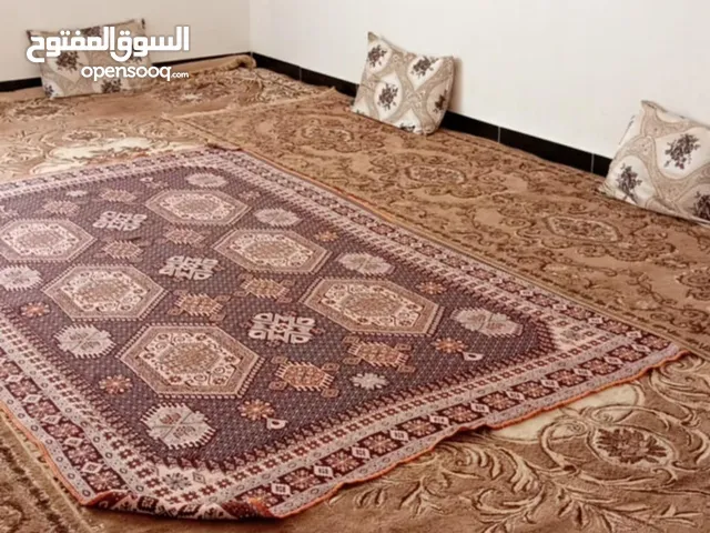 السلام عليكم بيت للبيع بمجمع سفير الحسين مكان كوفه مساحه 200 غرفتين صاله مطبخ استقبال صحيات داخلي وخ