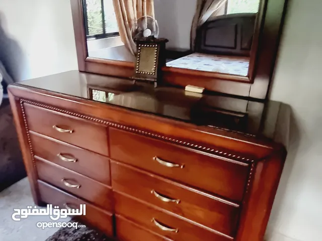 غرفة نوم ماستر خشب بحالة ممتازة