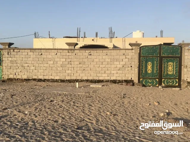 عرررطه للبيع فله في البريقه ب مخطط المصافي وحده جوار 421 بلك 4 رقم 33 تتكون الفله من 4 غرف و3 حماما