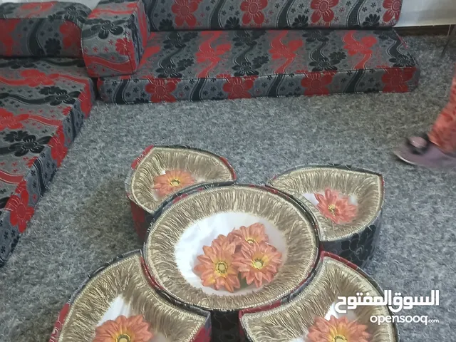 غرفه قعده مع طاولتها شبه جديد  مباع خلص