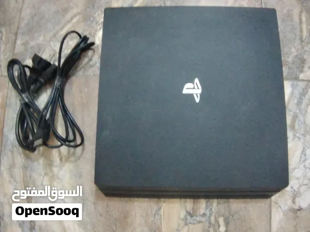 بليستيشن 4 برو 1 تيرابايت مستخدم مع 3 العاب و 3 يدات دوالشوك اصليه و العاب اصليه مع وايرات