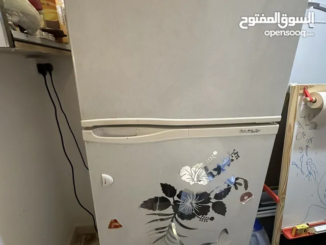 Refrigerator Daewoo with freezer