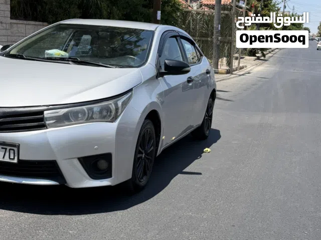 2015 تويوتا كورولا Standard
