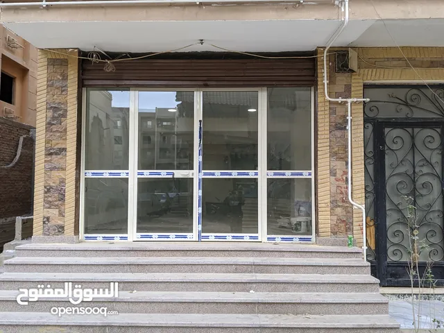معرض ومحل ومخزن ومكتب إداري