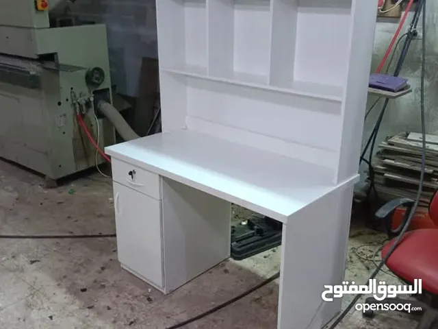 مكتب ومكتبة دراسية