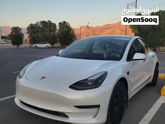 Tesla model 3 2023 stander للبيع نظيف ابيض