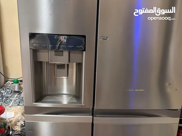 ثلاجة نظيفة