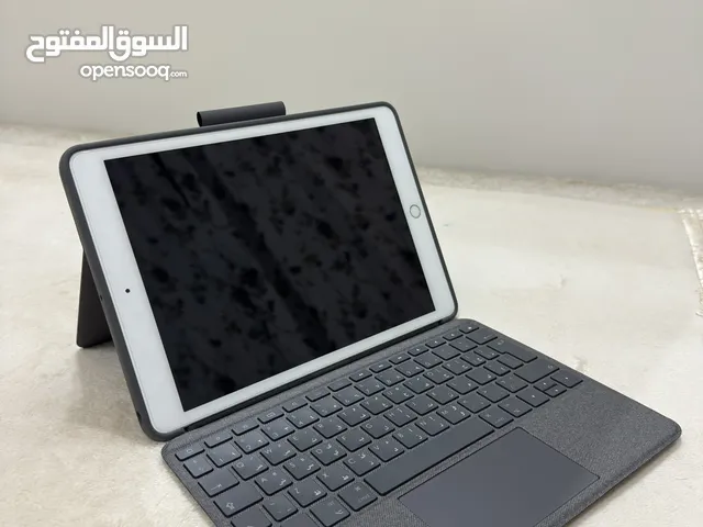 iPad 8th Gen WiFi 128GB Silver + Logitech Keyboard Case