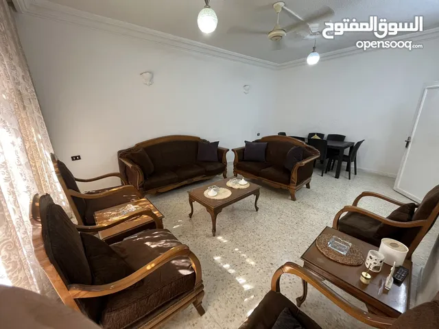 طقم كنابيات خشب زان مع طاولة سفرة