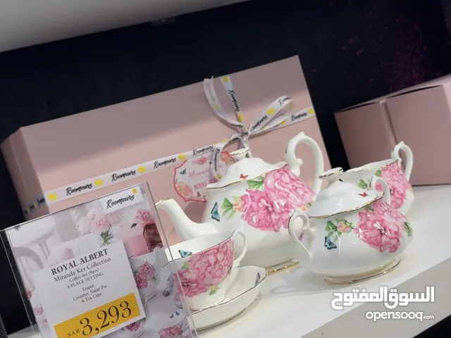 طقم تقديم شاي مع الاكواب جديد من ماركة رويال البرت
