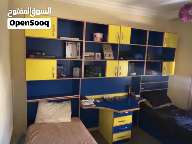 غرفة نوم خشب لاتيه ملبس فورمايكة بحالة ممتازة للبيع