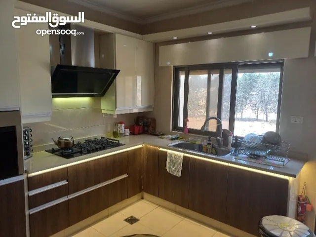 شقة فاخرة مع روف للبيع خلدا حي راقي 225م روف 100م مواصفات مميزة 4 نوم تشطيب ديلوكس بسعر مناسب