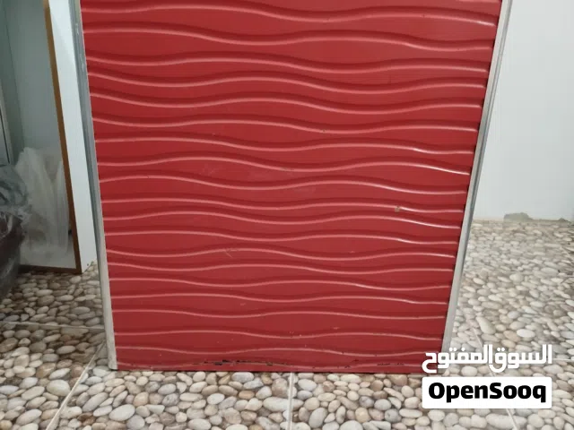 كاسه مبيعات محلات تجاريه وشباك تعليق كبير وصغير وقائم وسط محل