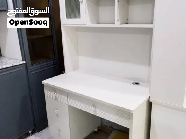 طاوله شاشه ومكتبات شاشه زجزج وخشب تركي موجوده ارضي وموجوده حامل شاشه  موجود جميع المقاست