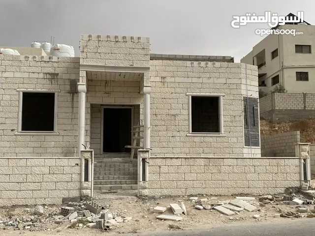 241m2 3 Bedrooms Villa for Sale in Zarqa Dahiet Al Madena Al Monawwara