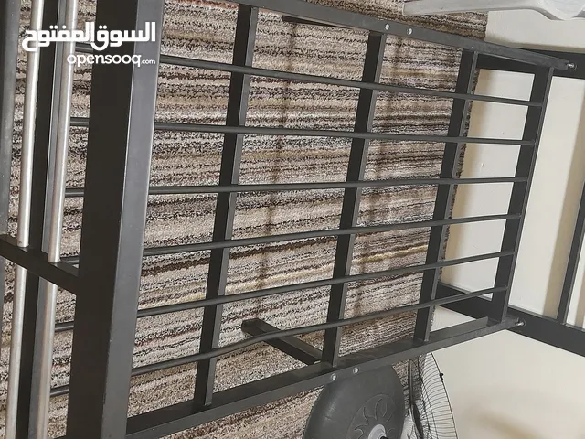 سرير حديد مستعمل بحالة ممتازه وثقيل