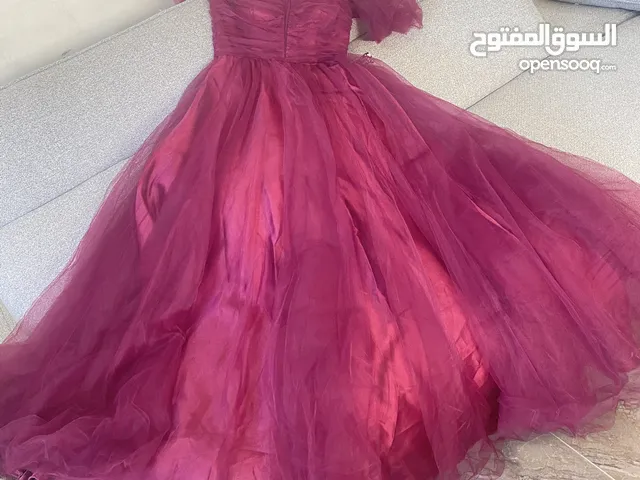 فستان للايجار الوان خرافيه واسعار منافسه