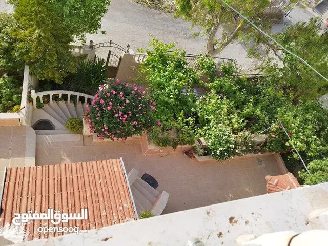 400 m2 More than 6 bedrooms Villa for Sale in Ramallah and Al-Bireh Beitunia