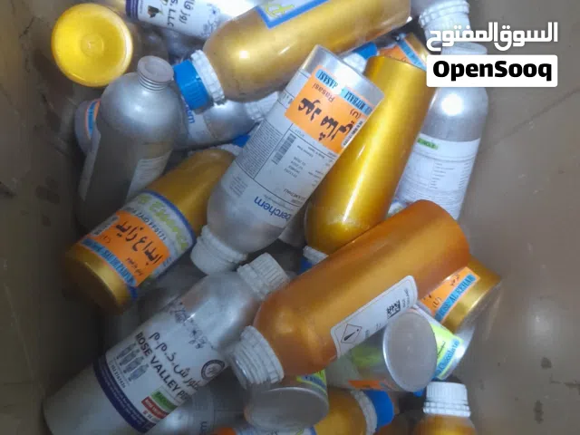 السلام عليكم عندي علب فارغه مال عطور للبيع