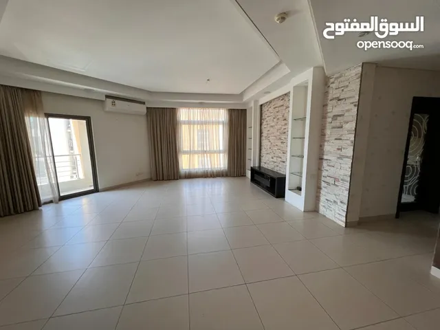 250 m2 4 Bedrooms Apartments for Rent in Central Governorate Isa Town