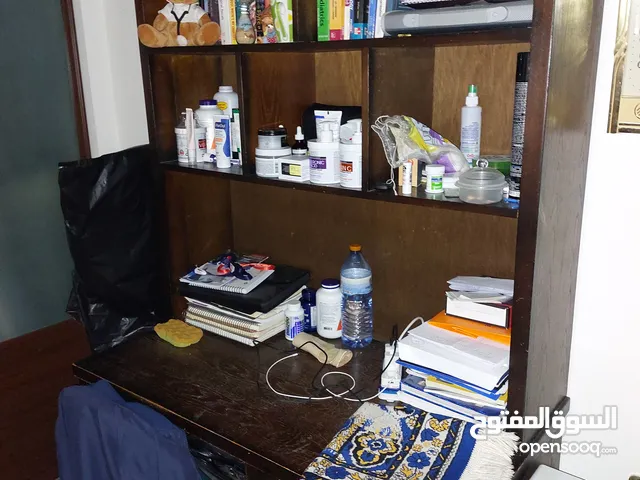 مكتب شباب عدد 2 مع ارف مستعمل للبيع