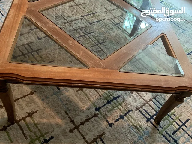 طاولة غرفة جلوس