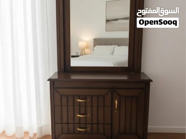 تسريحة (تواليت) خشب بني للبيع - مستعملة